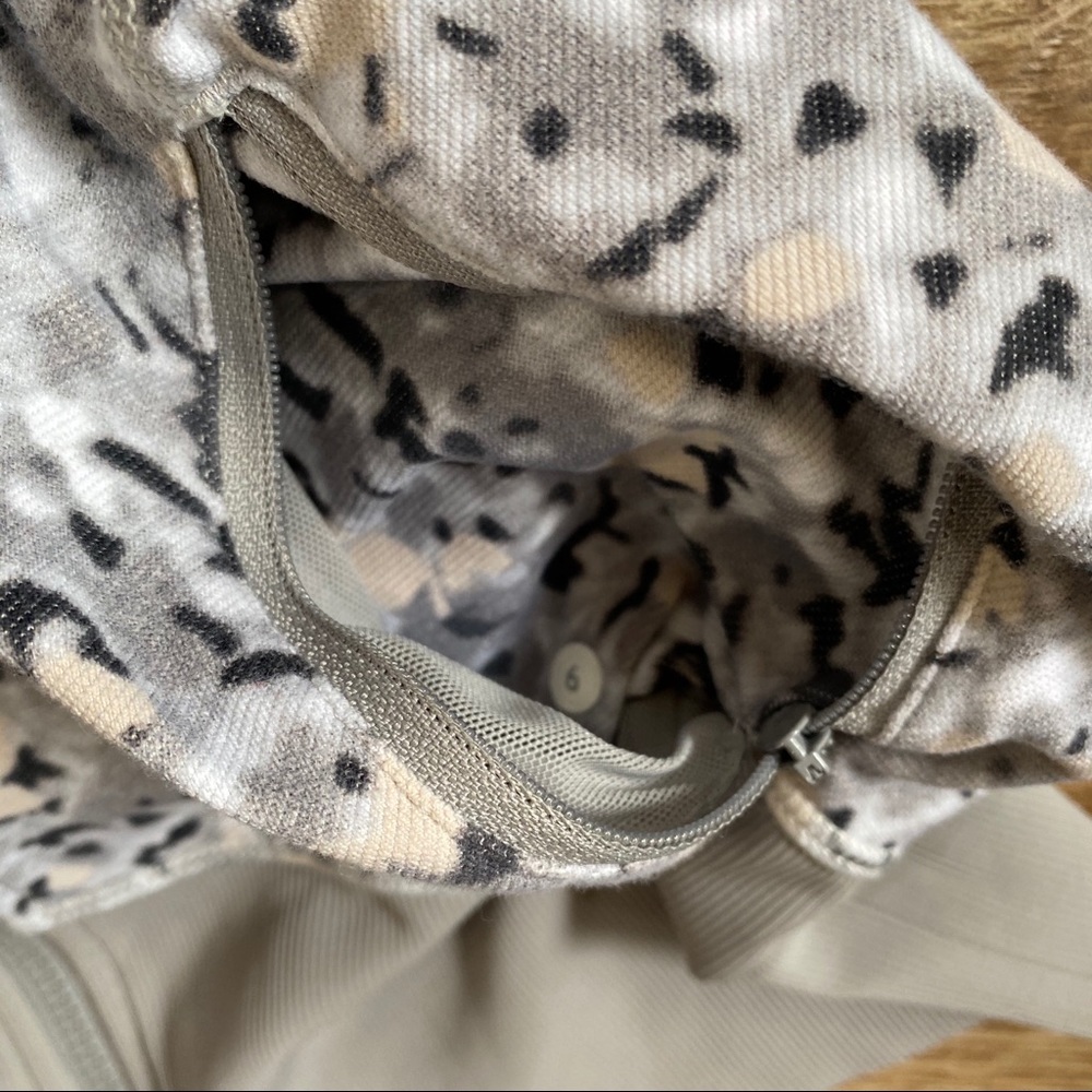 Lululemon Nice Asana Jacket Size 6 Not So Petite - Picture 11 of 13